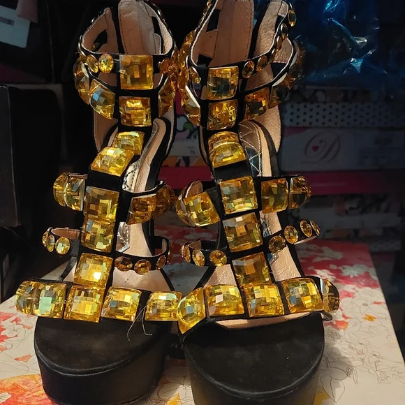 Chinese Laundry Heels - Picture 2 of 5